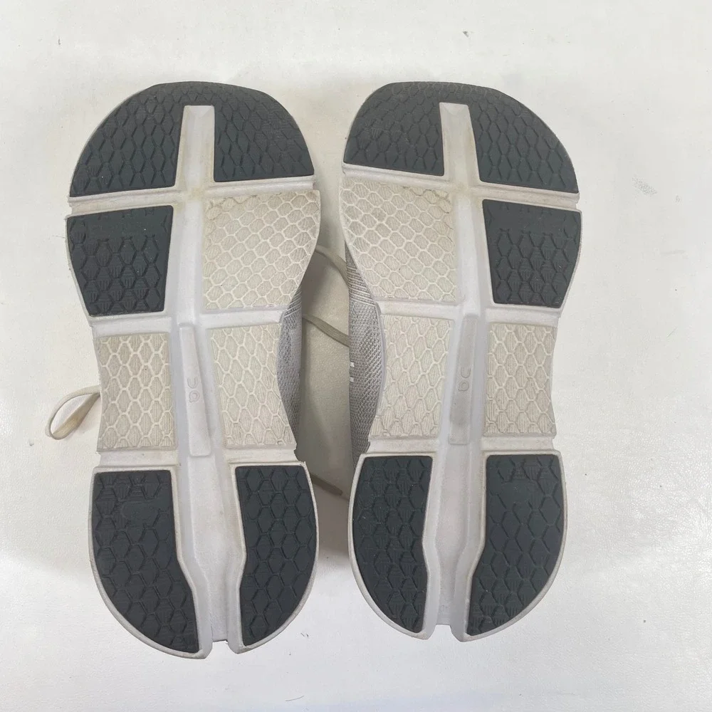 On Cloudgo Womens 8.5 Running Shoes White Grey 55.98625 CloudTec No Insoles